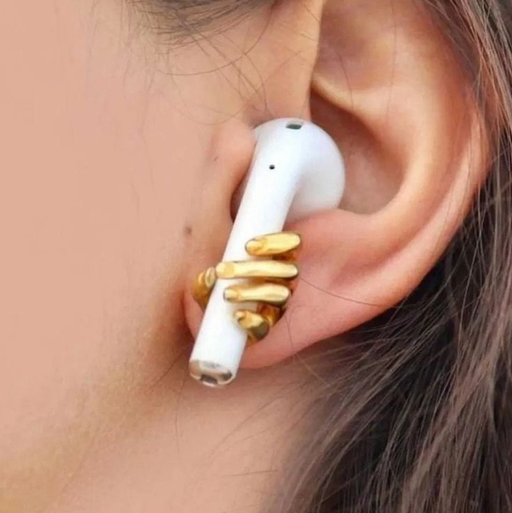 Welcome anızla çevirin 925 sterling silver and 14 carat gold plated, Airpods headphone holder earring. women, men gift Thank you aycacoskun.etsy.com How To Have Style, Earphones Holder, Headphone Holder, Dope Jewelry, Jewelry Lookbook, Jewelry Inspo, Airpods Pro, Ear Jewelry, Ear Studs