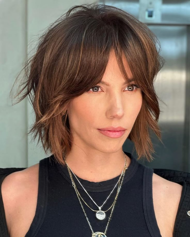 Bob Hairstyle Ideas, Trendy Bob Hairstyles, Chin Length Hair, Hairstyle Trends, Hairstyle Inspiration, Penteado Cabelo Curto, Haircuts For Fine Hair, Short Hair With Bangs, Fall Hair Color