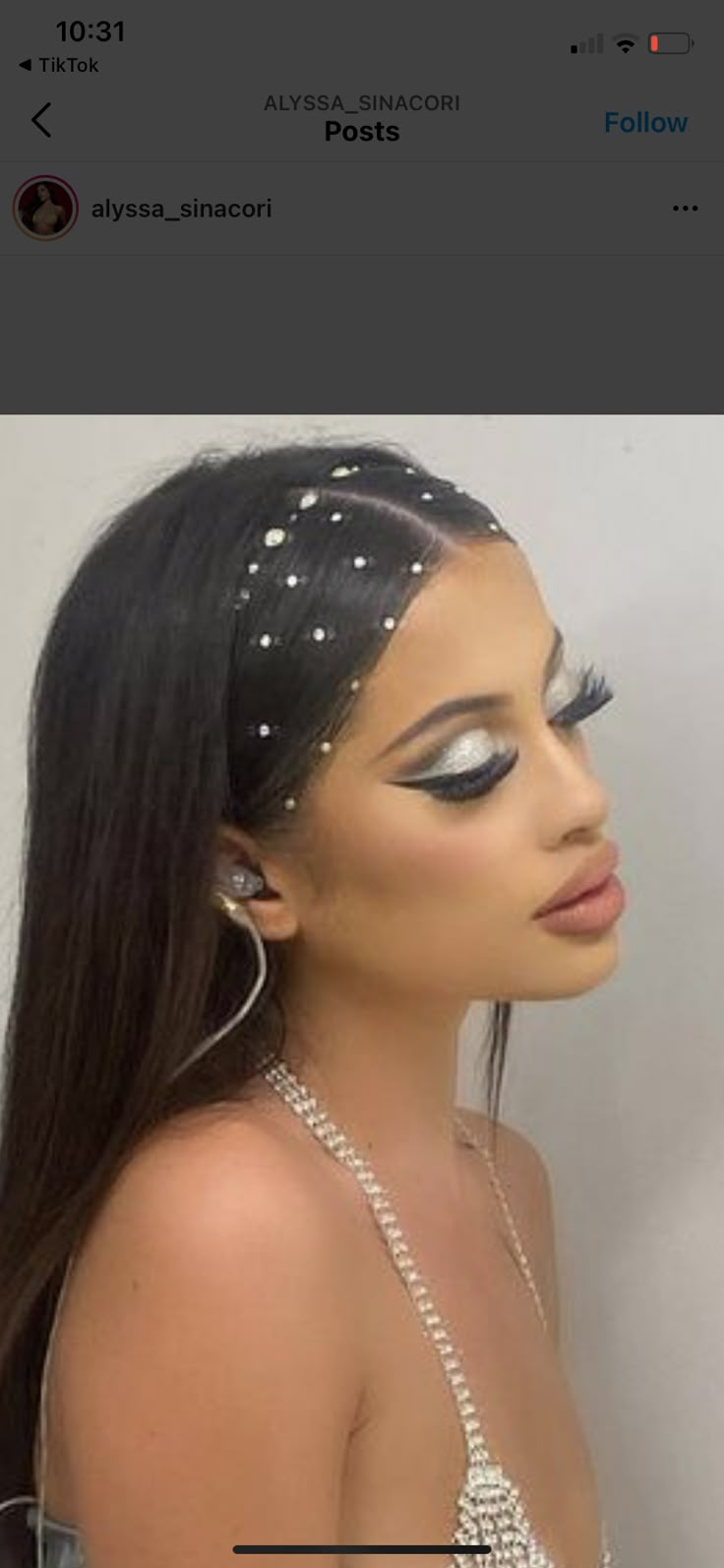 Rhinestone Hairstyle Euphoria, Euphoria Theme Hairstyles, Hairstyles Euphoria Party, Hairstyle With Gems In Hair, Straight Hair With Rhinestones, Euphoria Birthday Makeup, Euphoria Party Hairstyles, Prom Hairstyles Rhinestones, Hair Gem Hairstyles