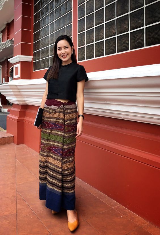 Thai Outfits Style, Shein Wrap Skirt, Thai Fashion Modern Casual, Thai Vacation Outfits, Thai Silk Dresses Modern, Thai Dress Modern, Thai Outfits Casual, Thai Outfits Modern, Thai Fashion Modern