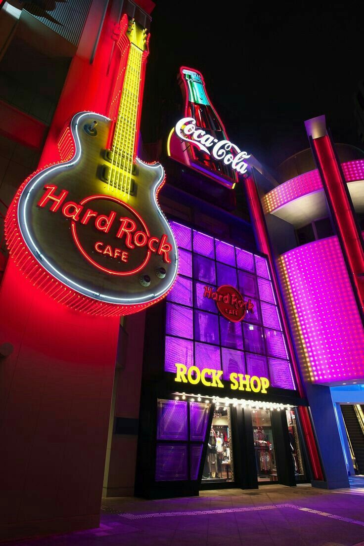 the hard rock cafe is lit up at night