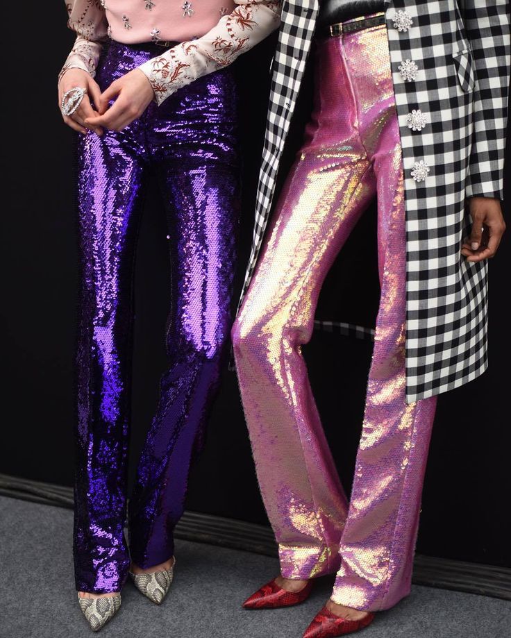 Backstage at Paco Rabanne Fall / Winter 2019 Disco Outfits, Mode Chanel, Shiny Pants, Cooler Look, Winter Trends, Paco Rabanne, Mode Vintage, Party Looks, Looks Style