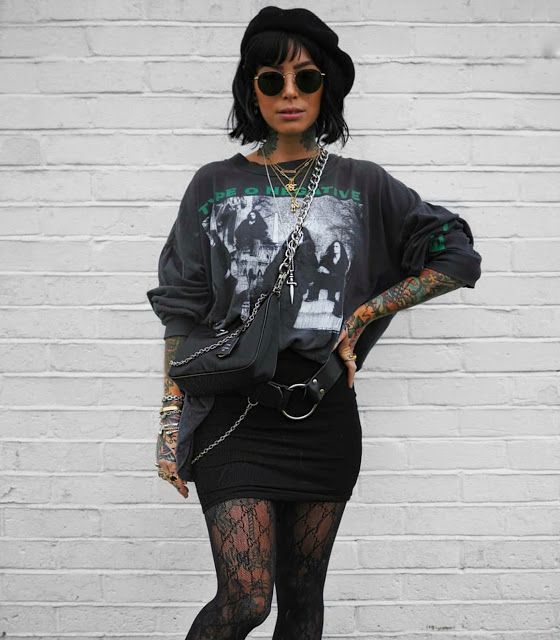 Punk Brunch Outfit, Mid Size Rock Concert Outfits, Curvy Retro Fashion, Edgy Hairstylist Outfits, 30 Seconds To Mars Concert Outfit, Emo Rock Outfits, Alternative Chic Fashion, Alternative Going Out Outfit, Casual Goth Aesthetic