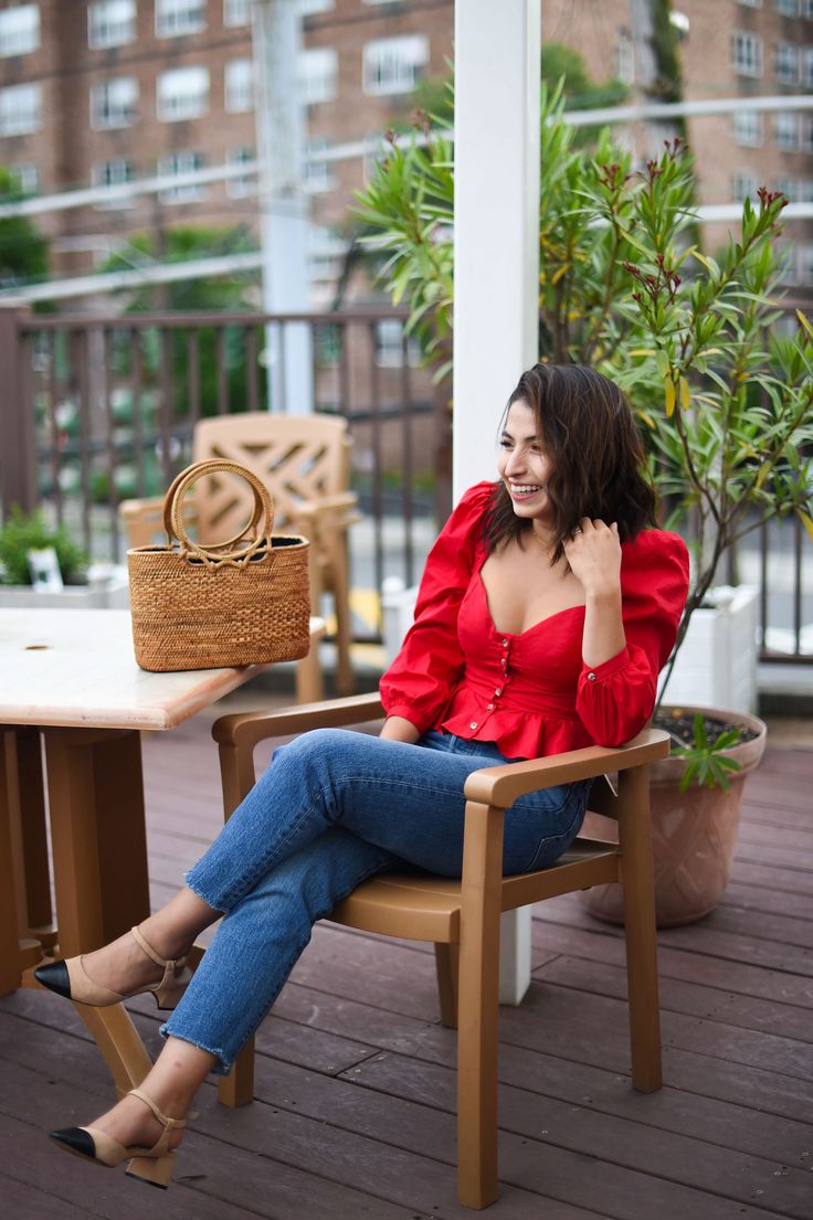 MY SEXY GO-TO DATE NIGHT OUTFIT FORMULA | Regular date nights totally call for a go-to jeans-and-heels outfit. These Levi's, a red top & low heels = HOT! Check out our date night outfit formula.| #TheMomEditStyle #DateNightOutfits #JeansAndHeelsOutfits #LevisOutfit #MomJeansForDateNight #DateNightJeansOutfit #RedTopWithJeansOutfit #SlingbackPumps Low Heel Outfit Classy, Red Top Spring Outfit, Hot Tops Outfit, Date Evening Outfit Casual, Back Less Top Outfit, Red Top And Jeans Outfit Classy, Vday Outfit Ideas Casual, Date Night Tops For Women, Jeans And Red Top Outfit