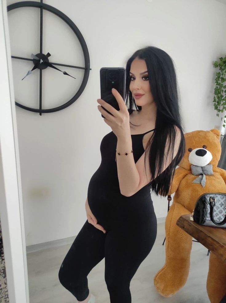 Pregnant mommy ,baby ,6months Instagram baharrgurelll Goth Maternity, Pregnant Mommy, Maternity Outfits, Mommy Baby, Maternity Clothes, Makeup, Quick Saves, Instagram, Make Up