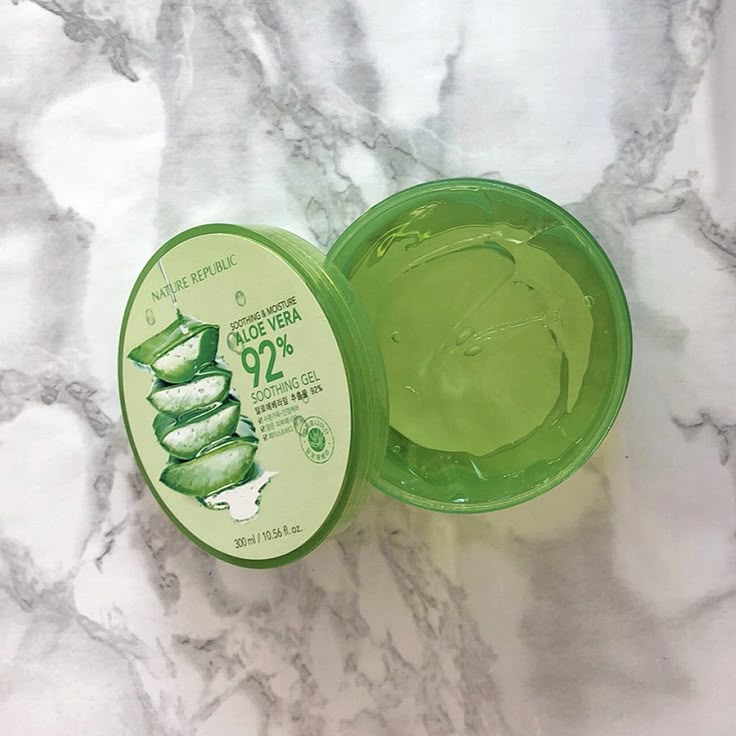 3 Ways to Use Aloe Vera Gel | Saccharine Soul Aloe Vera Gel Face, Nature Republic Aloe Vera, Moisturizer For Combination Skin, Aloe Vera For Skin, Healthy Life Hacks, Aloe Gel, Shower Routine, Gel Moisturizer, Lipstick Makeup