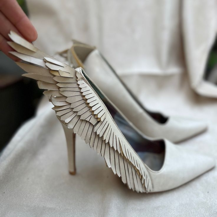 Super Cool Winged Beige Heels Bought In Paris In The Early Late 90’s - 2000’s. Can’t See The Brand Nor Do I Know Sorry. But They’re Really Cool! Ugly Shoes, Beige Heels, Super High Heels, White Heels, Handbag Shoes, Super Cool, Shoes Women Heels, I Know, Shoes Heels