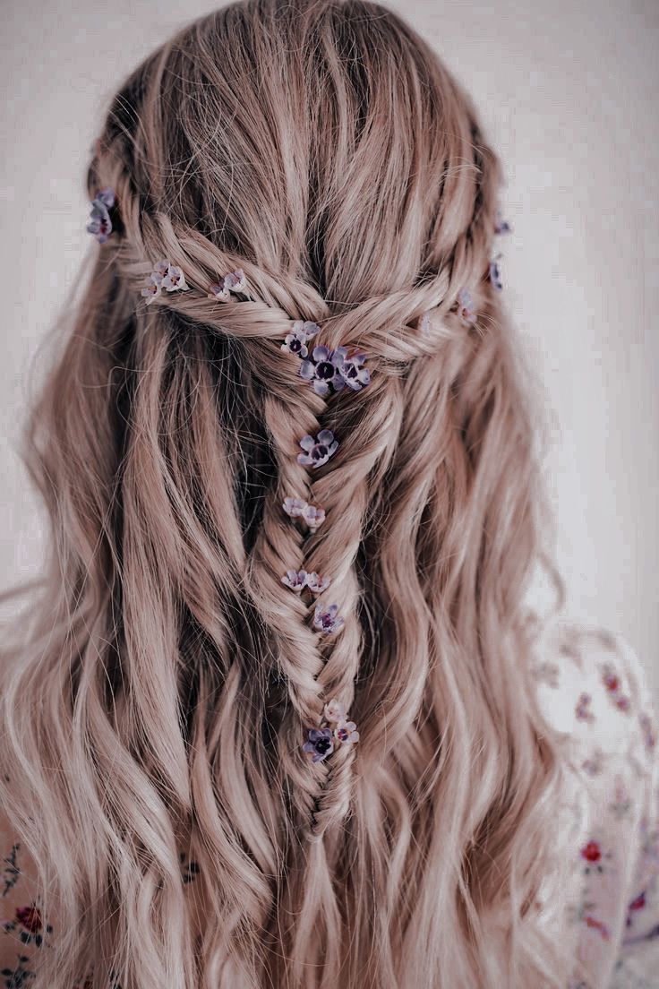 Sweet 16 Hairstyles, Rapunzel Wedding, Tangled Wedding, Cute Prom Hairstyles, Classic Wedding Hair, Rapunzel Hair, Hair Scarf Styles, Tangled Hair, Easy Hair Updos