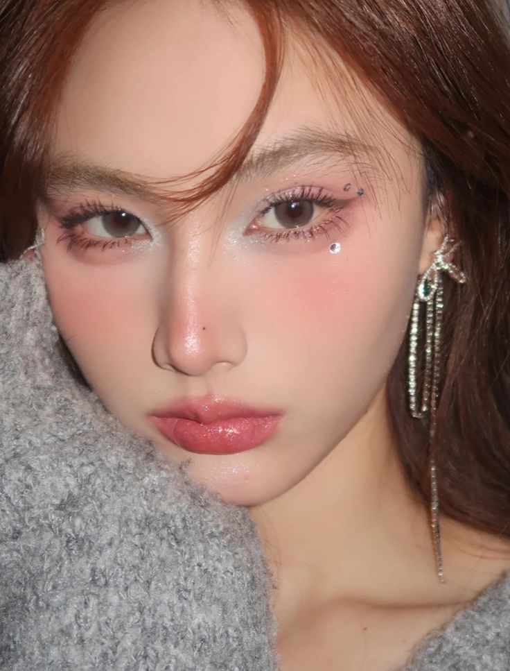 Cool Tone Makeup Korean, Shine Makeup, Makeup Douyin, Concert Makeup, Asian Makeup Looks, Rhinestone Makeup, Douyin Makeup, Makeup Face Charts, Wedding Makeup Looks