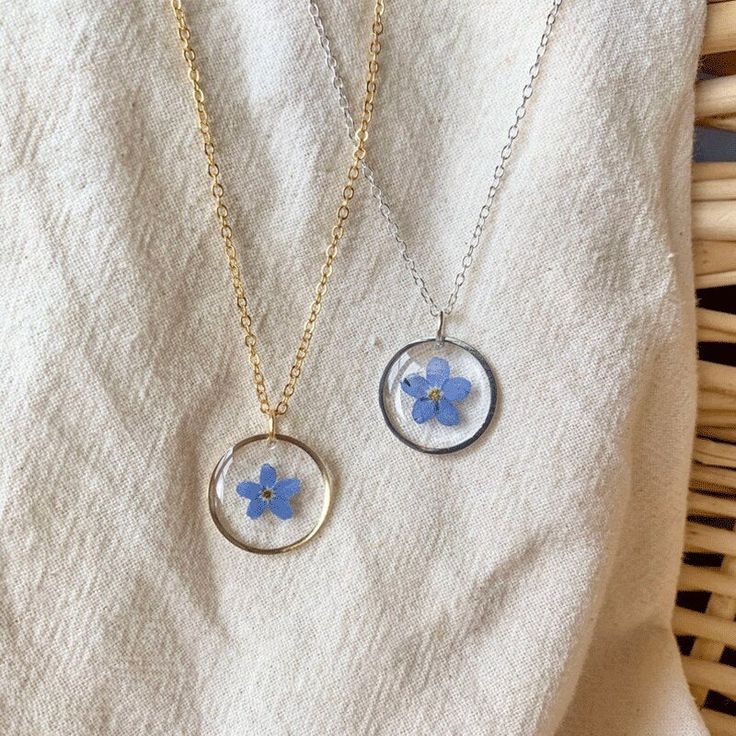 This Forget Me Not Necklace showcases delicate dried blue flowers. Expertly crafted with the finest materials, this necklace features a high-quality resin pendant that is durable and lightweight, ensuring maximum comfort during wear. The inclusion of dried blue flowers adds a touch of natural beauty and serves as a poignant reminder of the preciousness of life. This Necklace is a true testament to the values of brotherhood, loyalty, and fidelity at the heart of Masonic symbolism. They are perfec Flowers And Jewelry, 2000s Jewelry, Forget Me Nots, Floral Necklace, Crystal Drop Earrings, Resin Pendant, Forget Me Not, Blue Crystals, Handmade Products