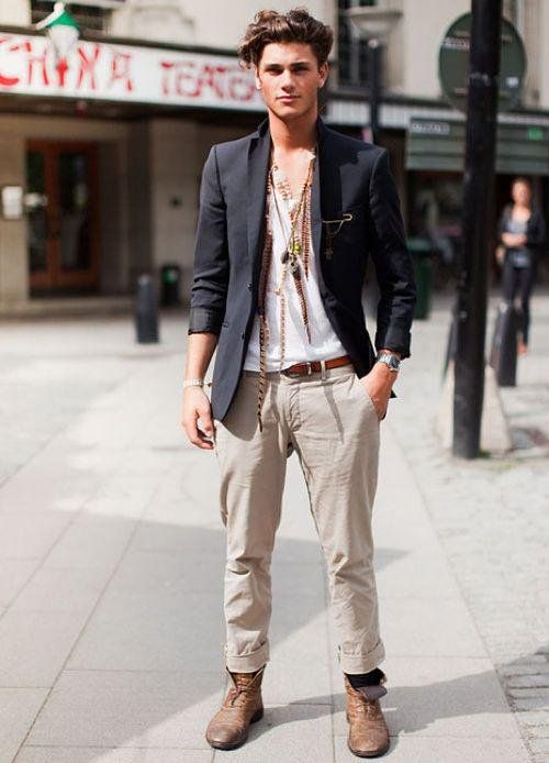 bohemian man outfit Bohemian Men, Bohemian Style Men, Boho Men, Bohemian Style Clothing, Stockholm Street Style, Hipster Mens Fashion, Cooler Look, Outfit Trends, Men Street