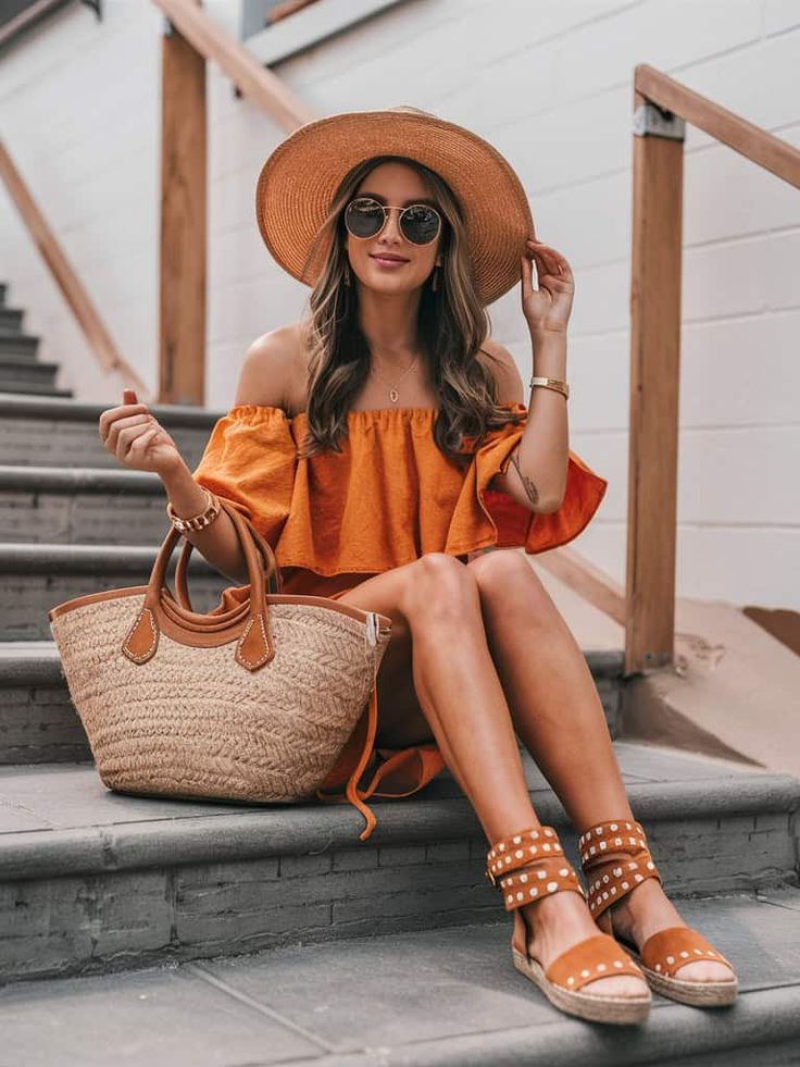 Free-Spirited Fashion: 20 Boho Chic Outfits to Live In This Summer 9 Chic Romper, Boho Style Outfits, Jumpsuit Pattern, Flowy Maxi Dress, Trending Boots, Boho Chic Outfits, Boho Vibe, Urban Chic, Wearing Clothes