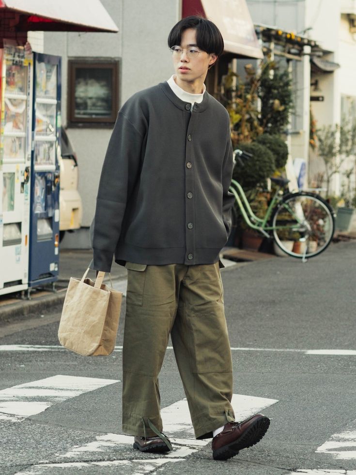 Japanese Menswear Streetstyle, Japanese Male Fashion Street Styles, Japanese Male Outfit, Japan Streetwear Men, Japanese Men’s Fashion, Japanese Men Outfit, Japan Street Fashion Men, Asian Minimalist Fashion, Japan Style Outfits Men