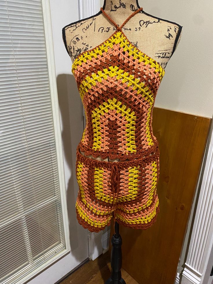 Granny square boho short set. Custom color orders available. Message me for details.  This pattern is by Shyler Summer Outfit Beach, Boho Whimsical, Crochet Boho, Whimsical Fashion, Boho Crochet, Short Set, Beach Wears, Beach Wear, Summer Outfit