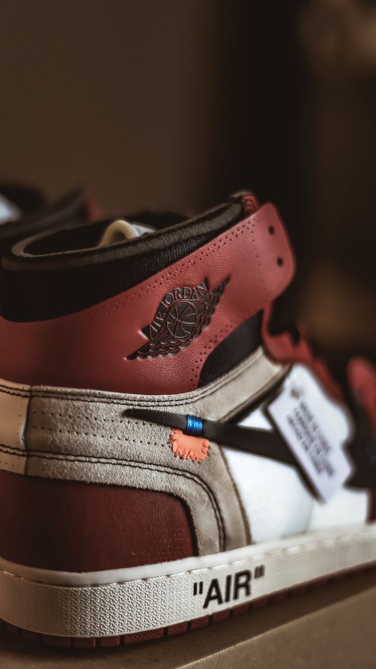 Jordan 1 Offwhite Jordan, Sepatu Air Jordan, Jordan Shoes Wallpaper, Jordan 1 Off White, Sneakers Wallpaper, Jordan Chicago, Shoes Wallpaper, Bola Basket, Air Jordan 1s