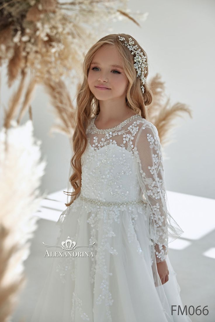 Comunion Dress, Boho Wedding Summer, White Communion Dress, Communion Hairstyles, Girls First Communion Dresses, Girls Communion Dresses, Holy Communion Dresses, First Communion Dress, First Communion Dresses