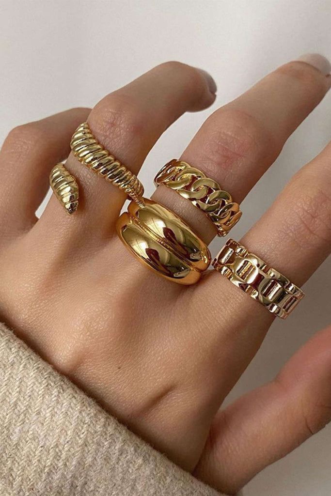 Chunky Gold Jewelry, Chunky Jewellery, Jewelry Accessories Ideas, Chunky Jewelry, Ring Stack, Chunky Rings, Stacked Jewelry, Jewelry Lookbook, Gold Snake