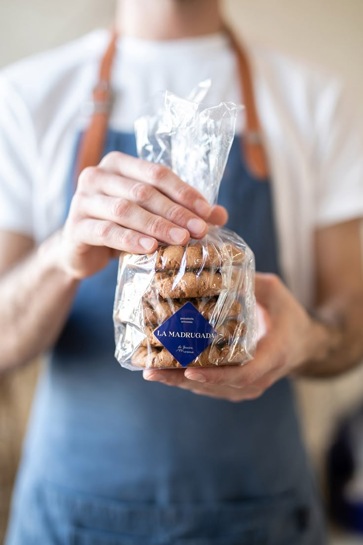 Panadero de La Madrugada Bakery Photography, Bakery Photos, Bakery Website, Cookie Shots, Food Photography Dessert, Baking Photography, Cafeteria Food, Food Art Photography, Restaurant Photography