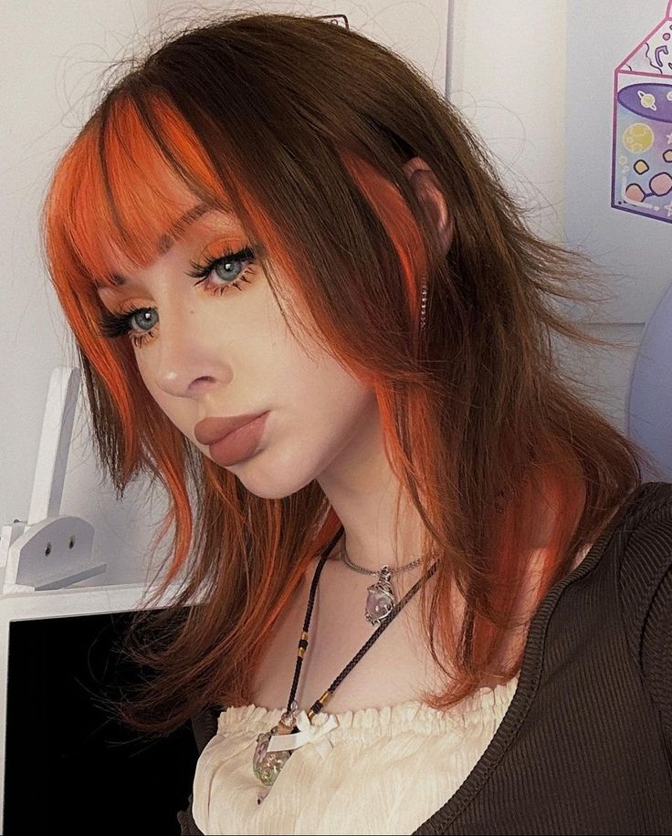 Red Coloured Hair Ideas, Red Bangs With Brown Hair, Split Orange Hair, Split Hair Color Ideas Brown, Red With Orange Hair, Orange Grunge Hair, Orange Color Hair Ideas, Dyed Brown Hair Ideas Colour, Hair Colour Ideas Orange