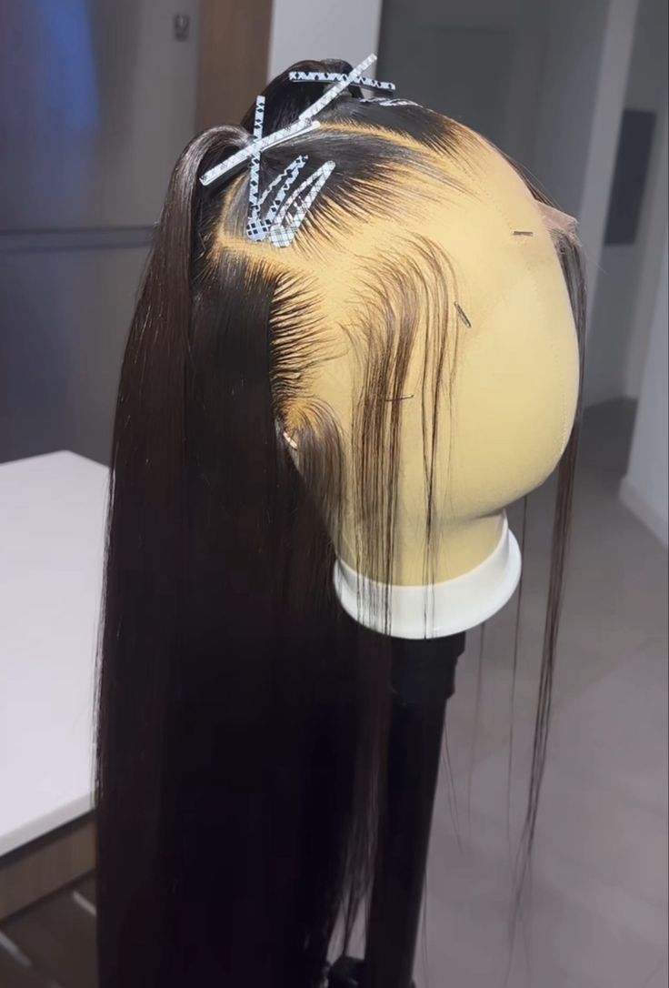 Lace Front Style Ideas, Lace Front Wigs On Mannequin, Ways To Style Body Wave Wig, Bow Lace Front Wig, Middle Part Hairstyles Wig, Birthday Wig Install Hairstyles, Lace Front Styles For Black Women, Cute Wig Styles, Frontal Styles Ideas