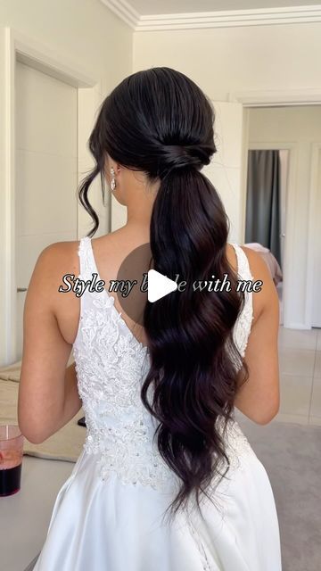 Hair & Makeup Artist | Educator | Coach on Instagram: "Low Bridal Ponytail Tutorial 🫶🏻  One of my favorite go-to styles for brides is the elegant low ponytail. Here’s why I prefer it over a mid ponytail:  	1.	Timeless Elegance: The low ponytail exudes a classic and sophisticated look that complements any bridal gown. 	2.	Comfort: A low ponytail is more comfortable for brides, ensuring they feel their best throughout the entire day. 	3.	Versatility: It’s perfect for incorporating accessories like veils, hairpins, or fresh flowers, enhancing the overall bridal look. 	4.	Flattering for All: This style works beautifully with all face shapes and hair types, providing a universally flattering silhouette. 	5.	Showcases the Dress: A low ponytail draws attention to the neckline and back of the dr Hair Styles For Low Back Dress, Elegant Ponytail Tutorial, Low Ponytail Hairstyles Wedding, Veil With Ponytail, Low Pony Hairstyles Wedding, Ponytail For Bride, Bridal Ponytail With Veil, Ponytail With Veil, Bridal Low Ponytail