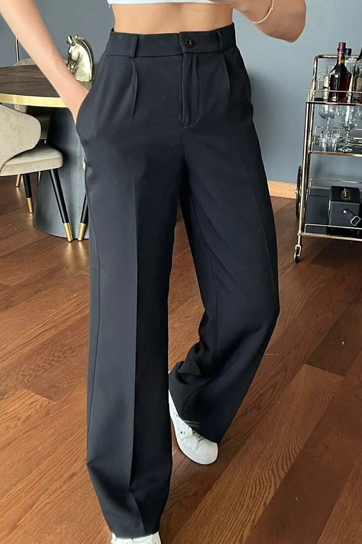 Formal Pants Women High Waist Black, Black Suit Trousers Women Outfit, Elegant Black Trousers, Formal Trouser Outfits For Women, Pantalon Noir Outfit, Black Formal Pants Outfit, Outfit Pantalon Noir, Suit Trousers Women Outfit, Pantalon Noir Large