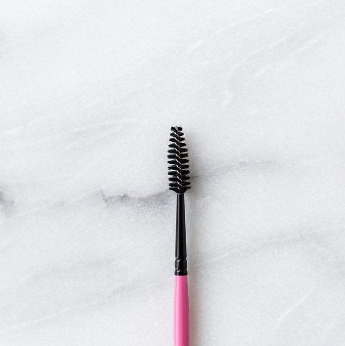 Define your brows or eyelashes with this multi-tasking beauty tool.  Sweeps brows into place or comb through lashes to separate or remove any excess mascara. Spooly Brush, Eyelash Brush, Beauty Make-up, Beauty Tool, Multi Tasking, Makeup Tools Brushes, Makeup Tools, Makeup Cosmetics, Comb