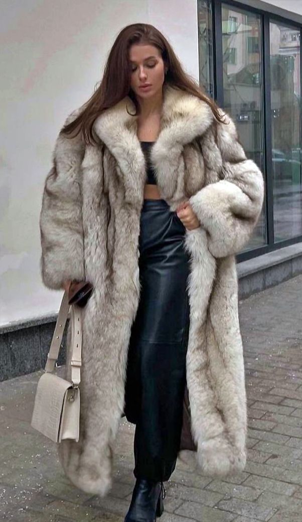 Fashion Tattoo Ideas, White Fur Coat Outfit, Fur Coat Aesthetic, Big Fur Coat, Fashion Designer Aesthetics, Fashion Outfits Summer, Cold Outfit, Girls Fur Coat, Fur Coat Outfit