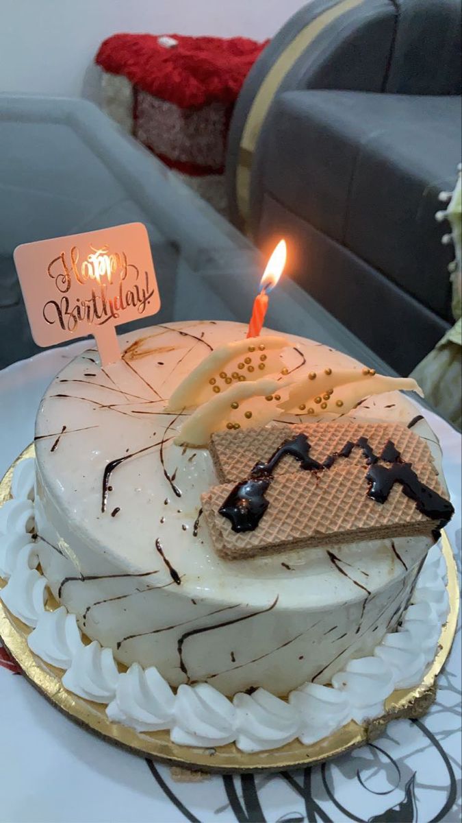 Birthday cake yummy Happy Birthday Papa Cake Snapchat, Cake Pics Snapchat, Happy Birthday Snapchat Stories, Happy Birthday Cake Snap, Birthday Cake Snapchat Story, Snapchat Birthday Snaps, Fake Birthday Cake Story, Cake Snap Story, Birthday Snapchat Stories