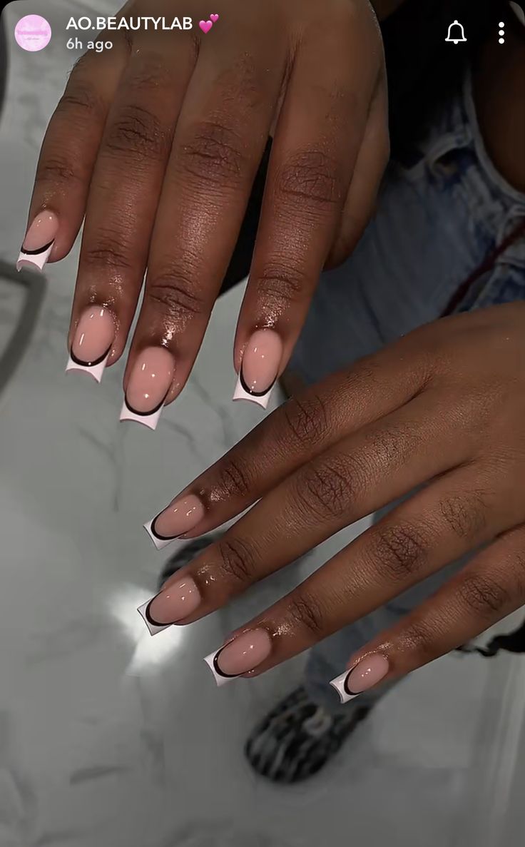 Dark Colored French Tip Nails, Short Nail Biab Design, Short French Tip Almond Nails, Shorties Nails Square Fall, Black White French Tip Nails, Duck French Tip Nails, Classy Nails French Tip, Short Square Acrylic Nails Winter, Brown Short Nails