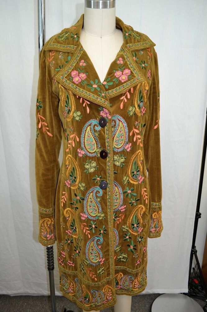 Tapestry coat Tapestry Coat, Embroidered Coat, Beaded Shoes, 60s And 70s Fashion, Glad Rags, Hippie Outfits, 60s Fashion, 70s Fashion, Couture Fashion