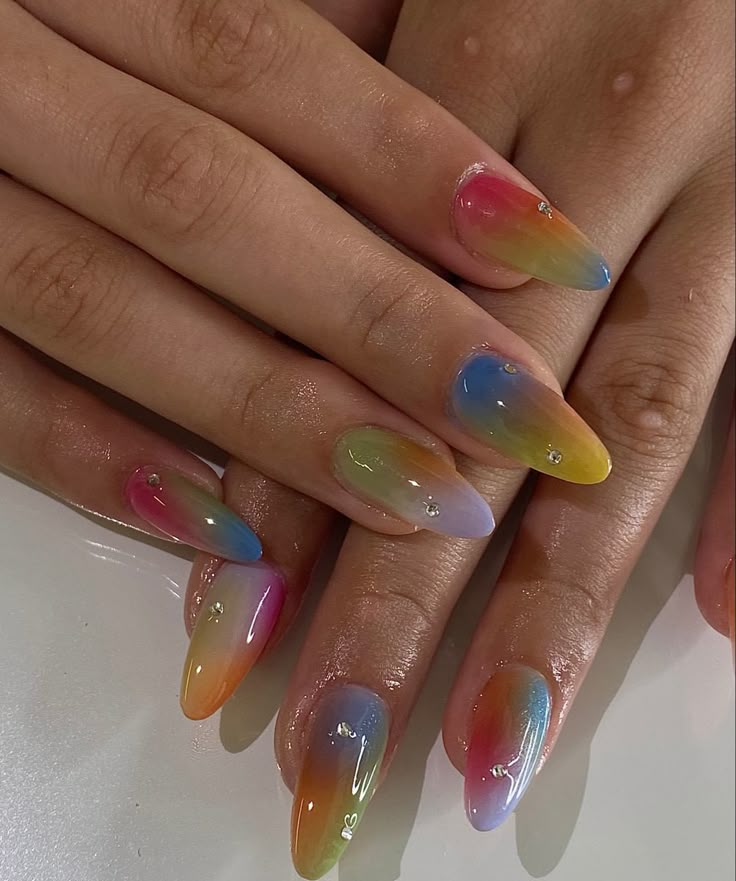 Aura Nail Inspiration, Multicolored Almond Nails, Aura Nails Different Colors, Aura Nails Fall Colors, Rainbow Gem Nails, Multicolor Chrome Nails, Colorful Aura Nails, Aura Nails With Gems, Subtle Rainbow Nails