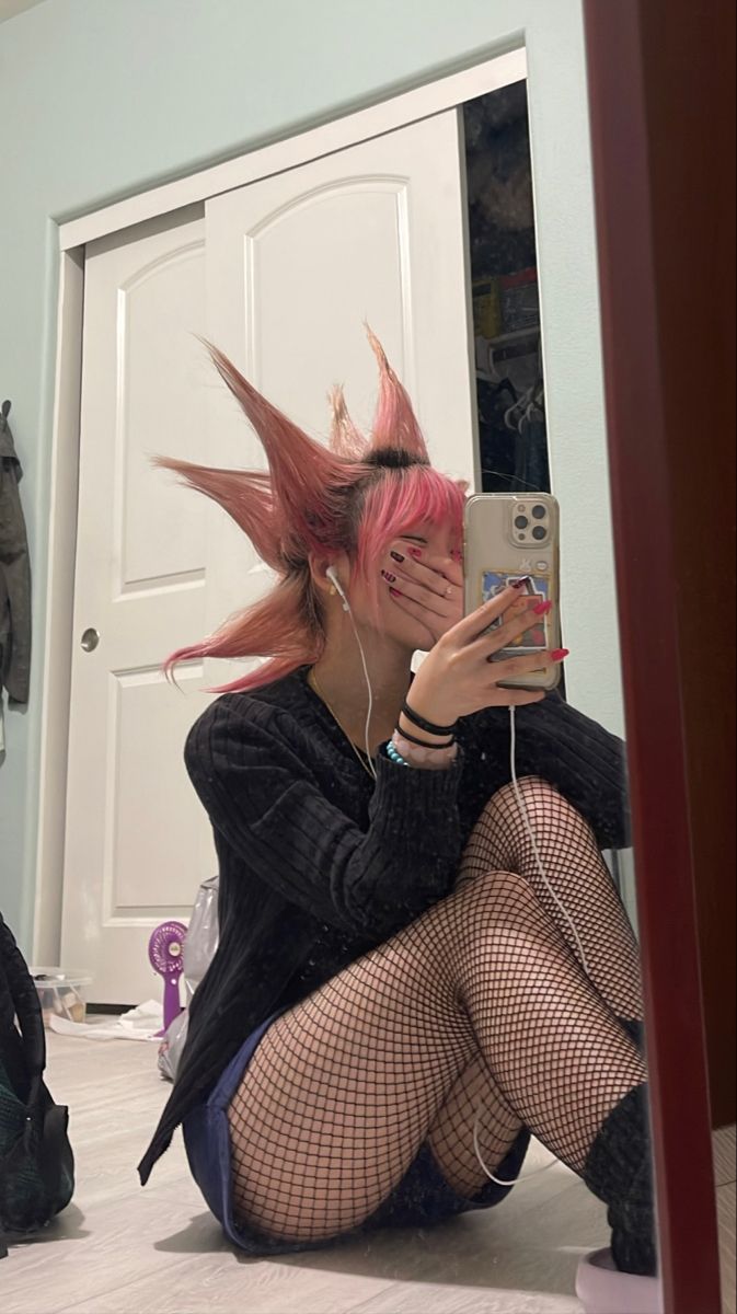 Punk Rock Hair Women, Modern Punk Hairstyles Women, Liberty Spikes Mohawk, Liberty Spikes With Bangs, 80s Punk Hair Women, Punk Hairstyles For Long Hair Grunge, Metal Hairstyles For Women, Punk Hair Styles Women, Liberty Spikes Long Hair