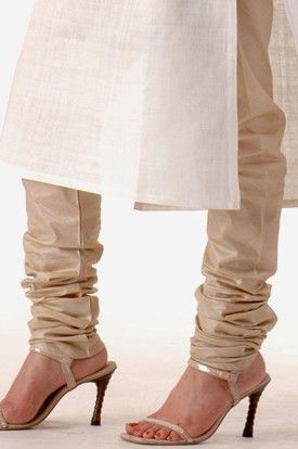 xzx Sudithar Pant Design, Churidar Pant Designs, Salwar Pants Pattern, Dhoti Pants Pattern, Kameez Pattern, Suit Stitching, Indian Pants, Chudidhar Neck Designs, Churidar Neck