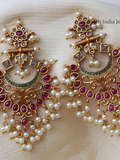 Pearl South Indian Jewellery, South Indian Jhumki Designs Gold, Gold Jhumka Designs Indian Weddings, Jewelry Patterns Gold, Classy Jewelry Aesthetic, Indian Pearl Earrings, Bridal Earrings Indian, New Jewellery Designs, Temple Jewellery Earrings