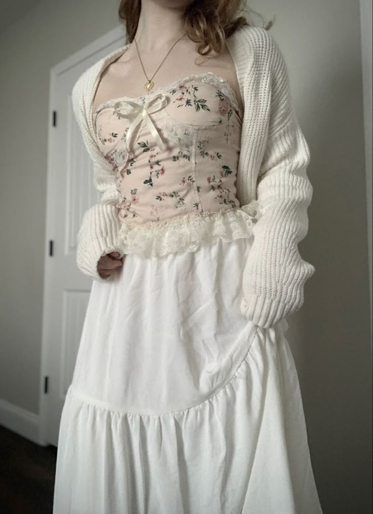 Gloomy Coquette, Skirt Outfits Aesthetic, Modest Girly Outfits, Coquette Clothing, White Skirt Outfits, White Long Skirt, Long Skirt Outfits, Fall Fit, Lace Outfit