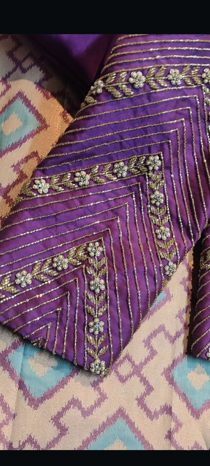 Pattu Saree Aari Work Blouse Designs, Simple Net Aari Work Blouse Designs, Heavy Maggam Work Blouses, Handwork Blouse Design Latest, Aari Blouse Designs Latest, Simple Handwork Blouse Design, Blouse Work Designs Latest, Maggam Work Blouse Designs Latest For Pattu Sarees, Latest Aari Work Blouse Designs