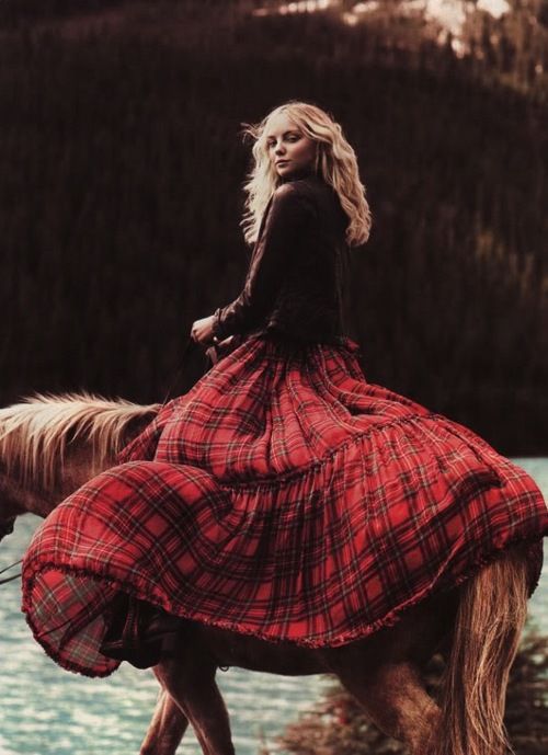 Tartan Isabel Lucas, Paolo Roversi, Tartan Skirt, Tim Walker, Plaid Shirts, Bohol, Street Look, Laura Lee, Plaid Christmas