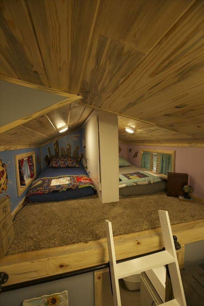 Tiny Bunk Room Ideas, Shed House Bedroom, Tiny House Kidsroom, Tiny House Big Family, Small Loft Room Ideas, Tiny Homes For Families, Split Bedroom Ideas, Shed Homes Interior, Tiny House Bedroom Ideas