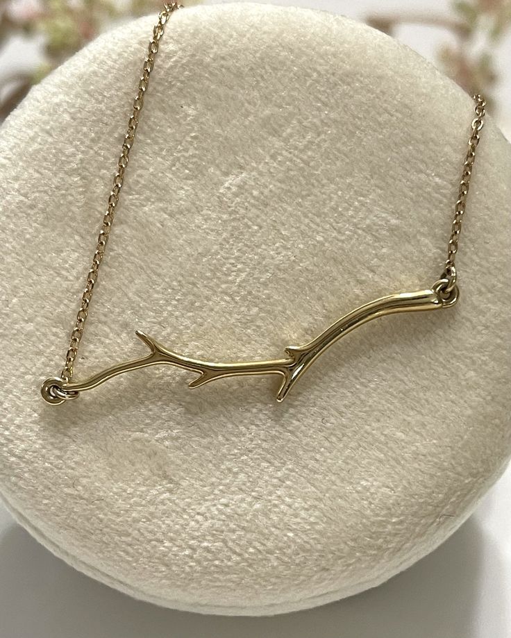 Item Specifications Handmade Yellow Gold This Beautiful Branch Necklace is a unique piece.This would be the perfect gift for any occasion, from wedding anniversaries, to Mother's Day, to graduations and Birthdays ,it's a solid gold  crafted in 14k yellow gold. Branch necklace is a nature-inspired jewelry featuring a pendant designed to resemble the delicate and intricate structure of a tree branch. Pendant measurements: 37mm x 8.5mm Chain Style : Cable chain , spring ring closure Chain measureme Jewelry Making Business, Gold Branches, Family Jewelry, Branch Necklace, Family Jewellery, Necklace Design, Nature Inspired Jewelry, Unique Necklace, Luxury Gift Box