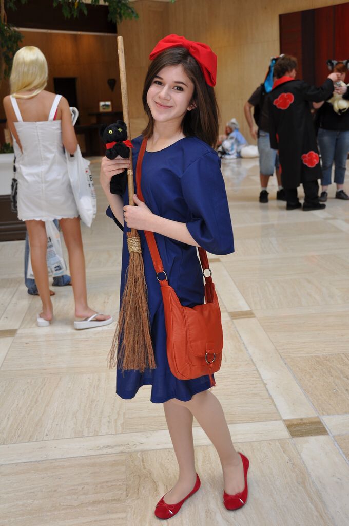 Diy Kikis Delivery Service Costume, Kiki's Delivery Service Outfit, Kiki’s Delivery Service Costume, Kiki's Delivery Service Costume, Kiki's Delivery Service Cosplay, Kiki Cosplay, Studio Ghibli Cosplay, Simple Cosplay, Ghibli Cosplay