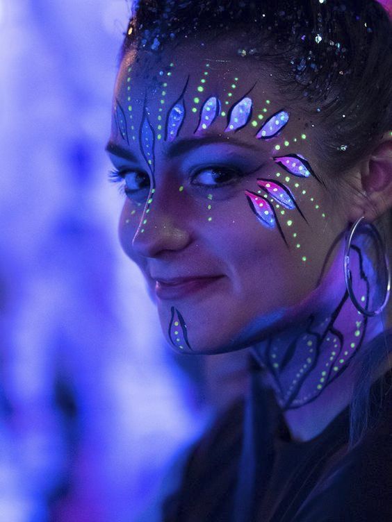 Dark Rave Makeup, Neon Facepainting, Rave Face Paint, Blacklight Makeup, Glow Face Paint, Black Light Makeup, Uv Face Paint, Makeup Carnaval, Neon Face Paint