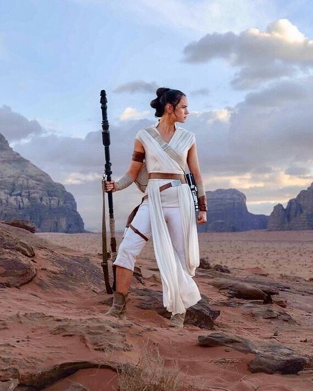 Daisy Ridley Star Wars, Disfraz Star Wars, Rey Costume, Star Wars Rey, Rey Cosplay, John Bennett, Rey Skywalker, Star Wars Background, Star Wars Fashion