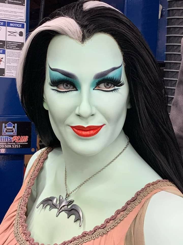 Lillian Munster Costume, Munsters Halloween Costume, Lilly Munster Costume, Herman Munster Makeup, Herman And Lily Munster Costumes, Munsters Costumes, Lilly Munster Makeup, The Munsters Costumes, Lilly Munster