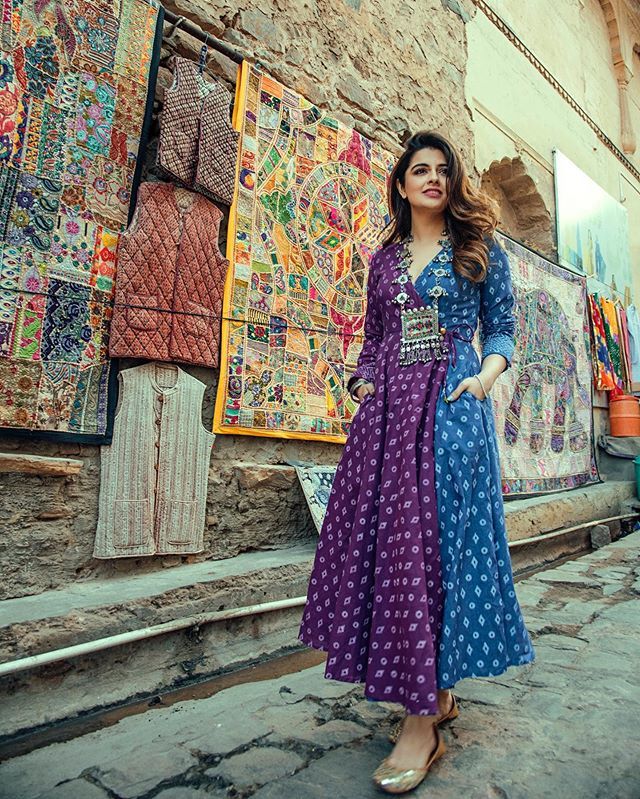 Streets of Jaipur 💕 Wearing @thejodilife #natontherocks #natashaluthra #jaipur #rajasthan #natashaluthraxthejodilife Jaipur Outfits Ideas, Natasha Luthra, Jaipur Outfits, Bandhani Dress Pattern, Stylish Kurtis Design, Bandhani Dress, Designer Kurti Patterns, Simple Kurti Designs, Long Kurti Designs