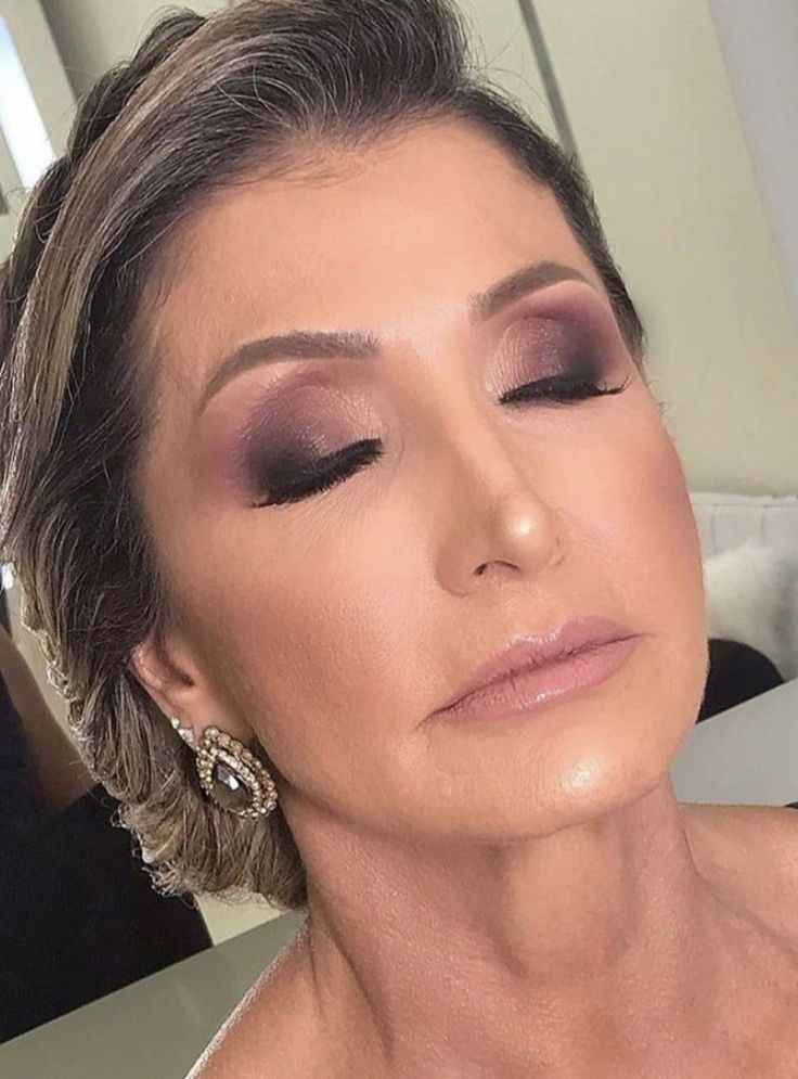 Best Makeup for 60 & 65 years Old Women - Plus Size Women Fashion Makeup For 50 Year Old, Moms Makeup, Makeup For Over 60, Mother Of Bride Makeup, Christmas Makeup Ideas, Mom Makeup, Lady Makeup, Makeup 40, Angel Makeup