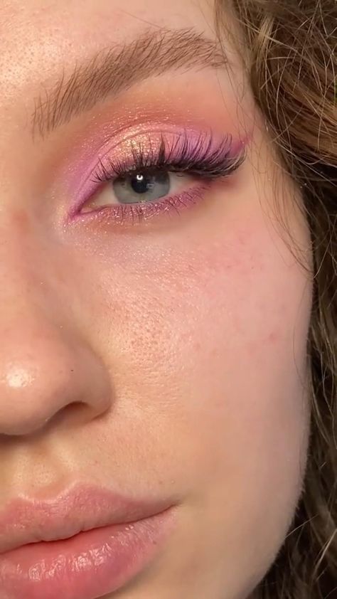 Simple Barbie Eye Makeup, Easy Concert Makeup Looks, Lover Era Makeup Looks, Glow Up Tv Show Makeup Looks, 70s Makeup Look Disco Pink, Lover Makeup Taylor Swift Simple, Basic Pink Eyeshadow, Eras Tour Eyeshadow, Cute Barbie Makeup