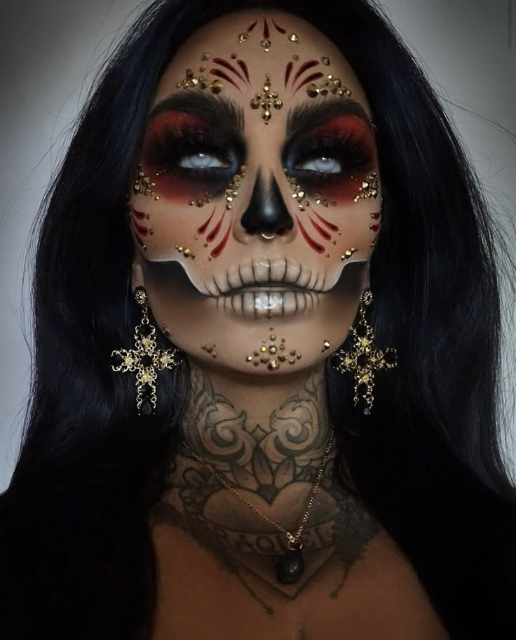 Pretty Skull Halloween Makeup, Beautiful Skeleton Makeup, Scary Pretty Halloween Makeup, Sugar Skull Makeup Ideas, Black Light Skeleton Makeup, Mexican Makeup Ideas, Womens Skull Makeup, Baddie Halloween Makeup Looks, Unique Halloween Makeup Creative