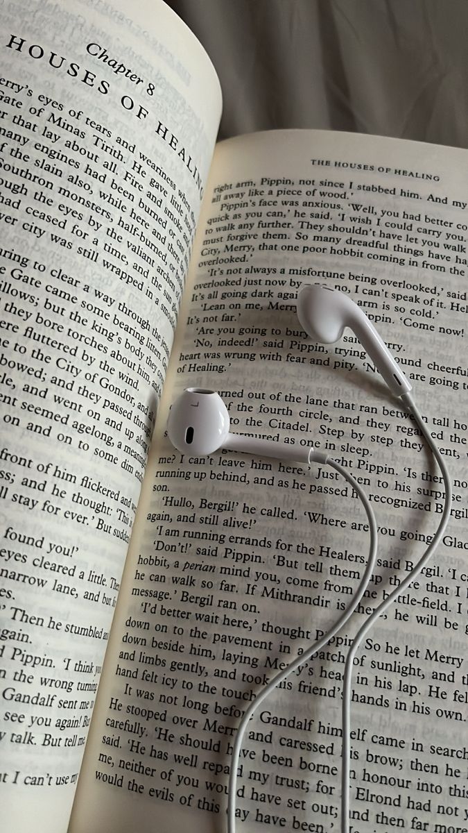 book with earphone books aesthetic calm white Lost In Music Aesthetic, Book And Music Aesthetic, Music And Books Aesthetic, Music While Reading, Ali Core, Books And Music, Give Me A Break, Reading Music, Playlist Covers