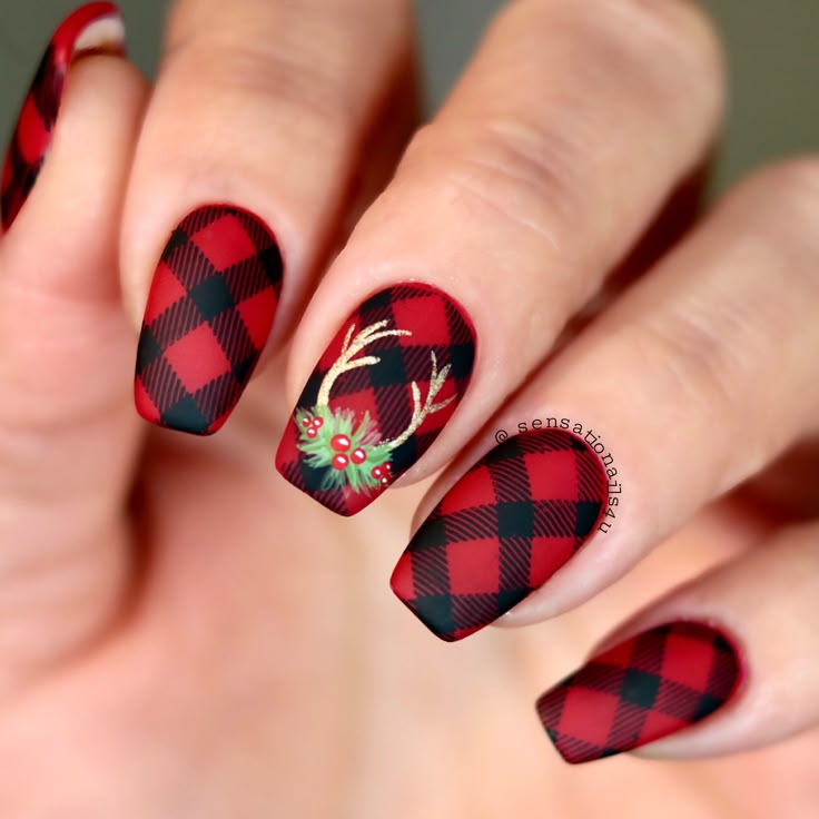 Plaid Christmas Nails, Plaid Nail Designs, Plaid Nail Art, Holiday Nails Christmas, Plaid Nails, Cute Nail Art Designs, Christmas Nail Art Designs, Holiday Nail, Holiday Nail Art